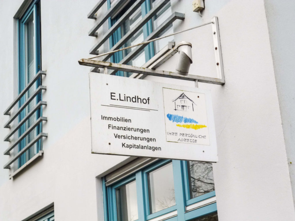Eingangsschild E. Lindhof Immobilien
